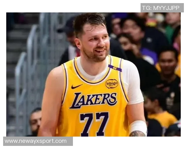 东契奇三分球表现不佳翻白眼回应记者感谢引发热议