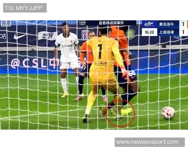 前裁判解析廷伯点球争议：身体接触延续至禁区上半身犯规更易被识别