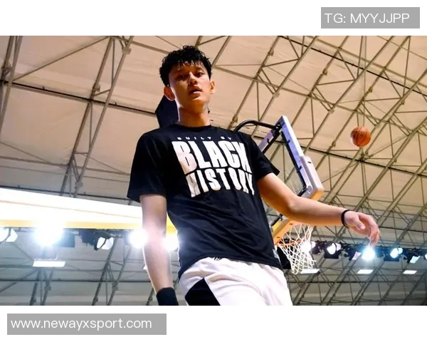 曾凡博回防失位被狄龙三分命中比赛局势瞬息万变